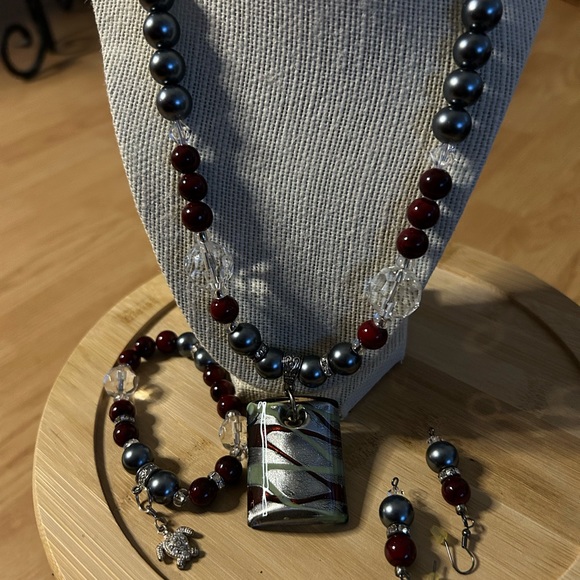 Handcrafted 3Piece - Picture 2 of 2